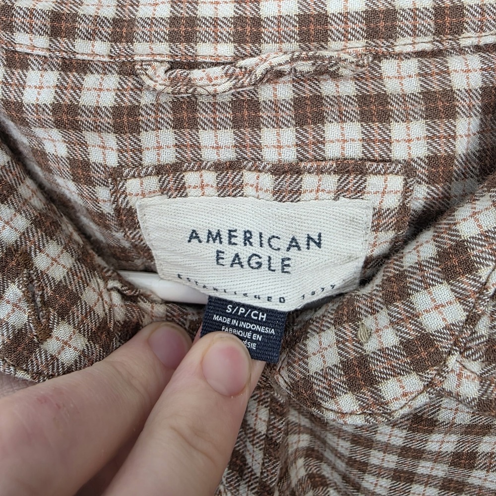 American Eagle Tan Cream Plaid Flannel Lightweight Oversized Shirt Size Small - Picture 4 of 9